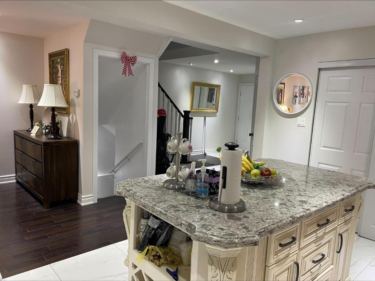 77 Nice And Warm Series Rooms Toronto Exterior foto