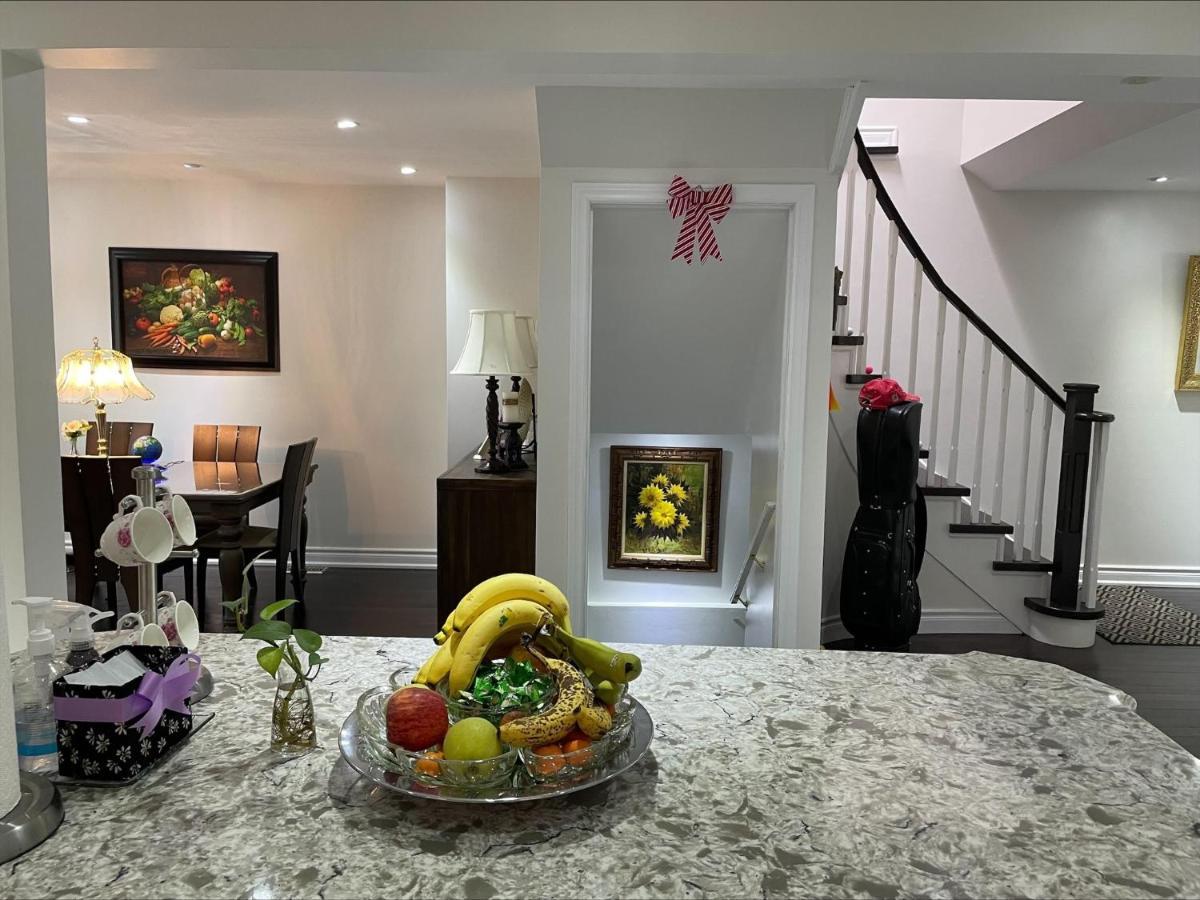 77 Nice And Warm Series Rooms Toronto Exterior foto